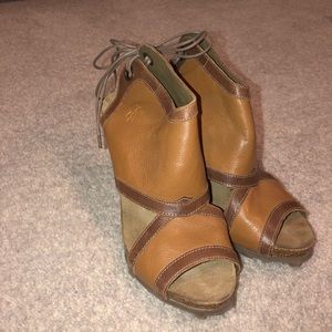 Cute high wedges with ties